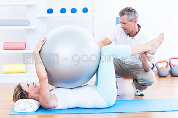 动起来，好心情 治疗师如何通过运动球助力患者康复与休闲